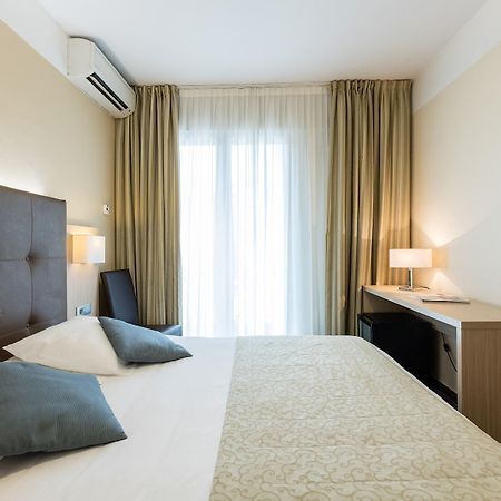 Hotel De La Rotonde Aix En Provence آيكس أومبروفينس المظهر الخارجي الصورة