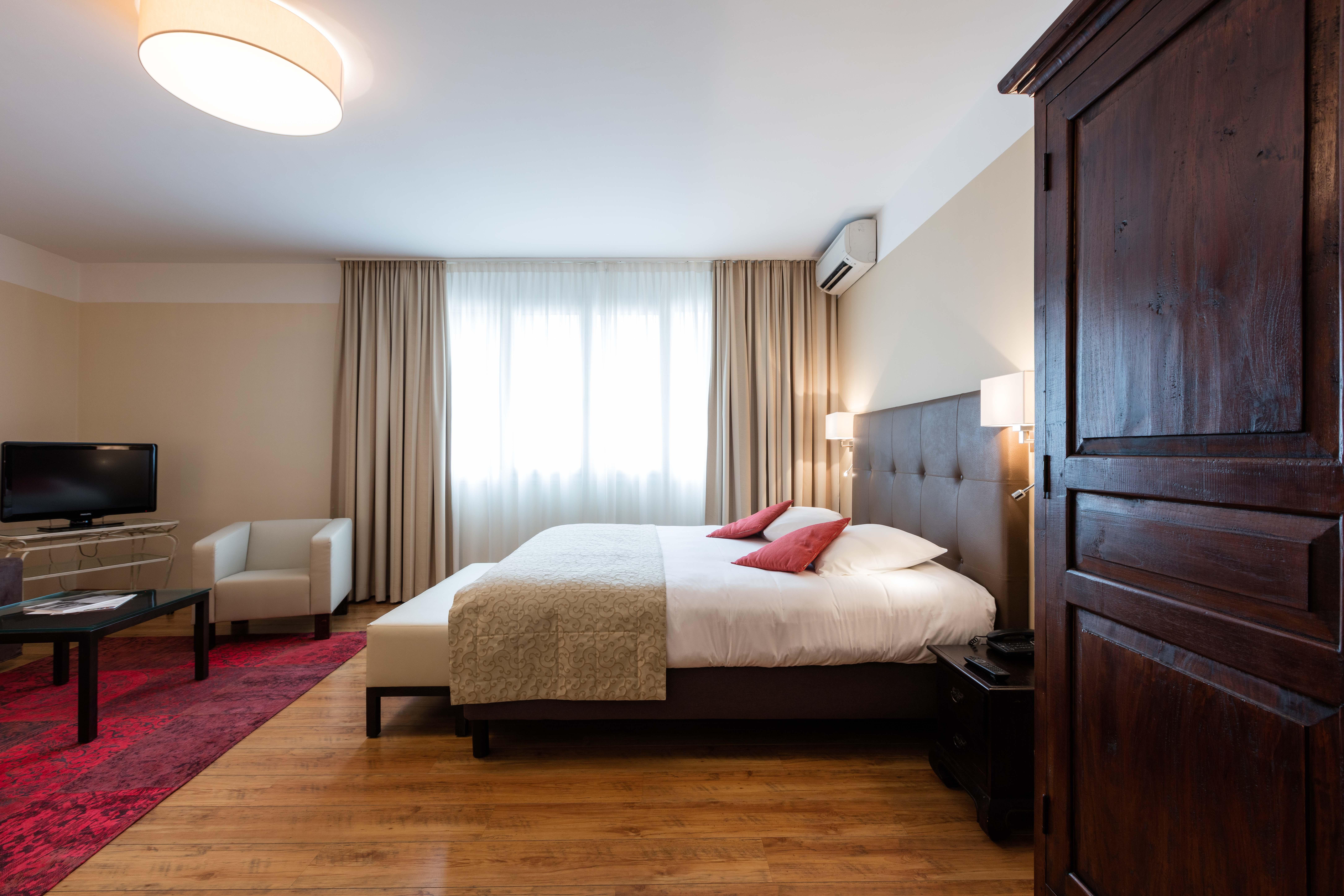 Hotel De La Rotonde Aix En Provence آيكس أومبروفينس المظهر الخارجي الصورة