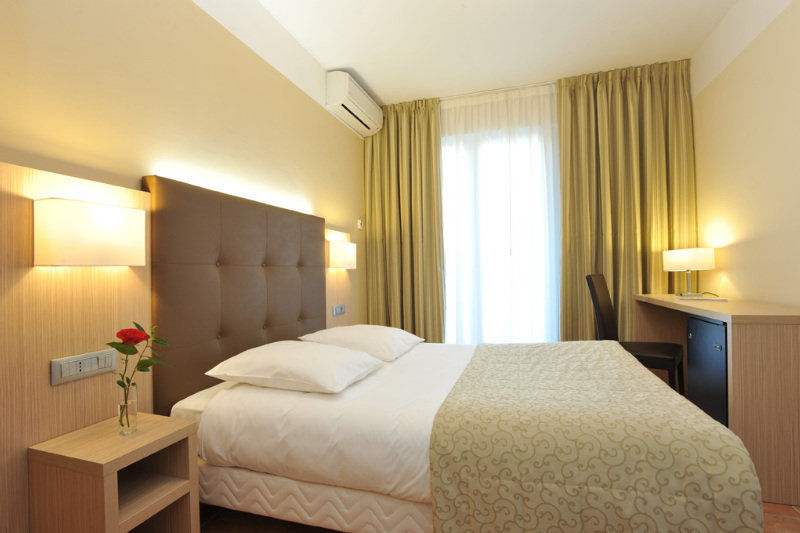 Hotel De La Rotonde Aix En Provence آيكس أومبروفينس المظهر الخارجي الصورة