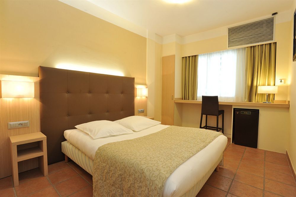 Hotel De La Rotonde Aix En Provence آيكس أومبروفينس المظهر الخارجي الصورة